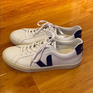 Unworn Veja Esplar Logo Leather White & cobalt